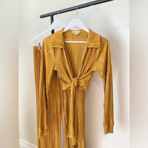 Spring Haze Gold Pleated Pant Set Size Large - Picture 9 of 16